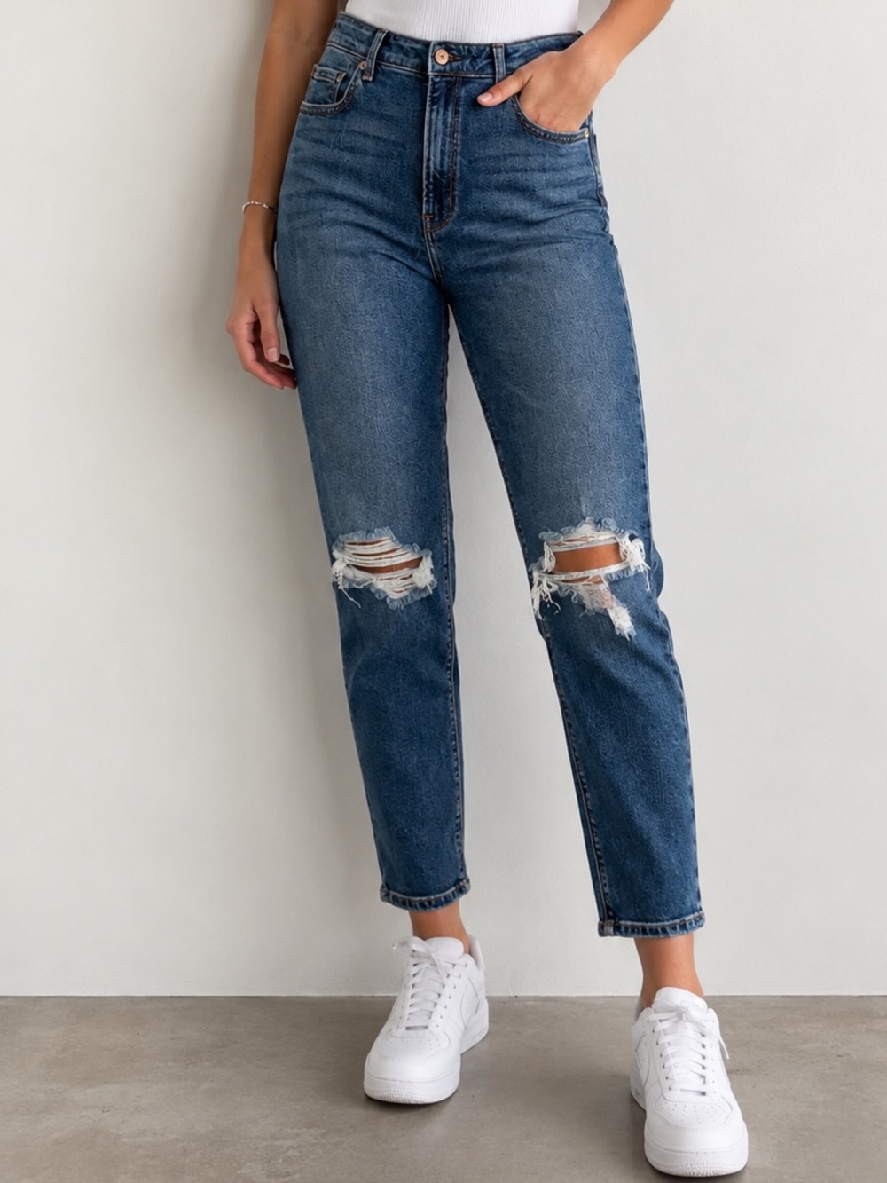 American‎ Eagle Mom Jeans Size 12 Regular - Medium Wash